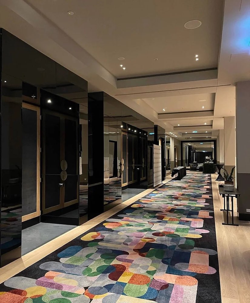 QT Hotel — photo 1