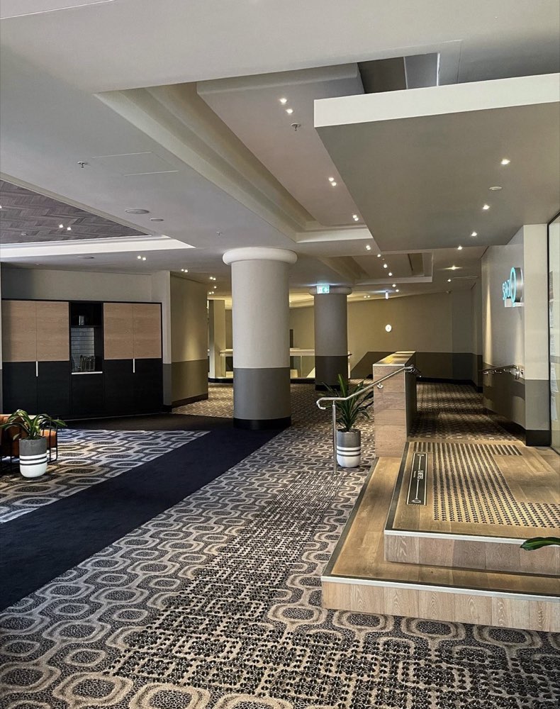 QT Hotel — photo 7